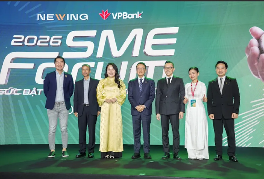 Newing and VPBank leaders on stage at SME Forum 2026