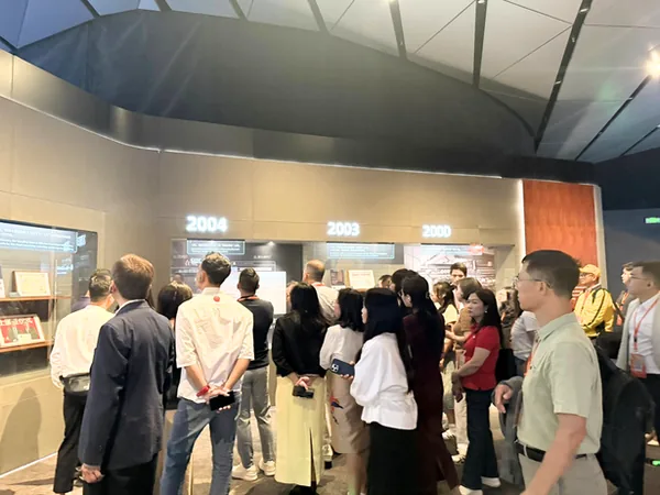 Leaders visiting during the Alibaba Study Tour